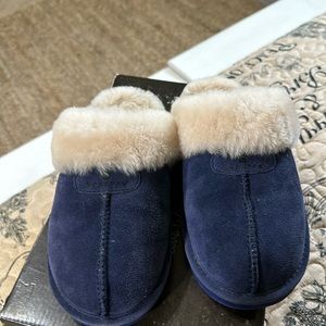 Bear paw indigo color. Like new. Wore to match a top.